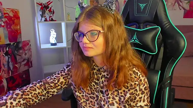 ChloeHalses online show from April 11, 5:06 pm