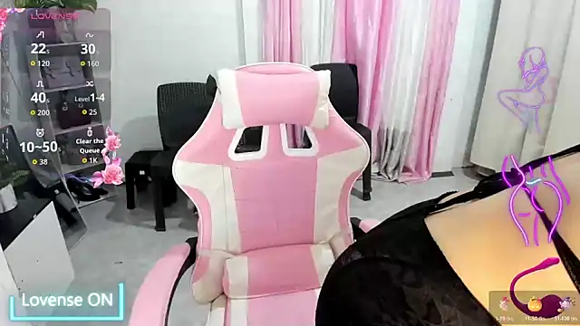 Ursweetyshaine online show from May 8, 3:23 am