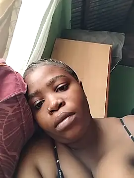 Snapshot of blxckiey chatting on February 18, 10:22 am blxckiey online show from February 18, 10:22 am