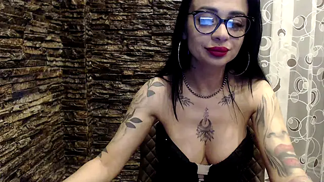 BrianaBloom online show from April 12, 6:46 pm