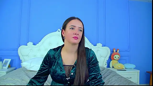 Snapshot of ElinaBellucci chatting on February 4, 7:25 am ElinaBellucci online show from February 4, 7:25 am