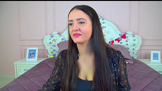 Snapshot of ElinaBellucci chatting on February 16, 4:30 am ElinaBellucci online show from February 16, 4:30 am