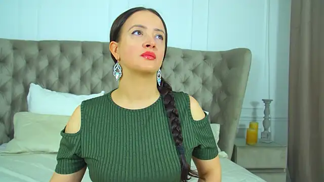 ElinaBellucci online show from April 3, 4:10 am