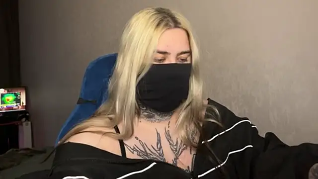 Snapshot of UnaXyling chatting on February 19, 11:23 pm UnaXyling online show from February 19, 11:23 pm