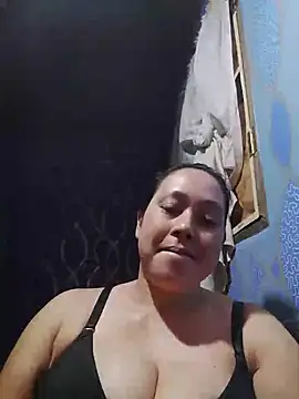Snapshot of May_Bombs chatting on July 9, 8:18 am May Bombs online show from July 9, 8:18 am