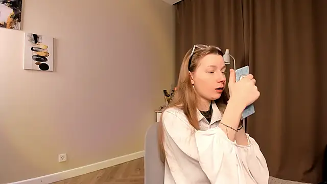 Snapshot of VictorMencia chatting on February 25, 7:23 pm VictorMencia online show from February 25, 7:23 pm