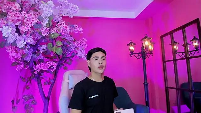 Snapshot of FemNoa chatting on February 6, 12:08 pm FemNoa online show from February 6, 12:08 pm