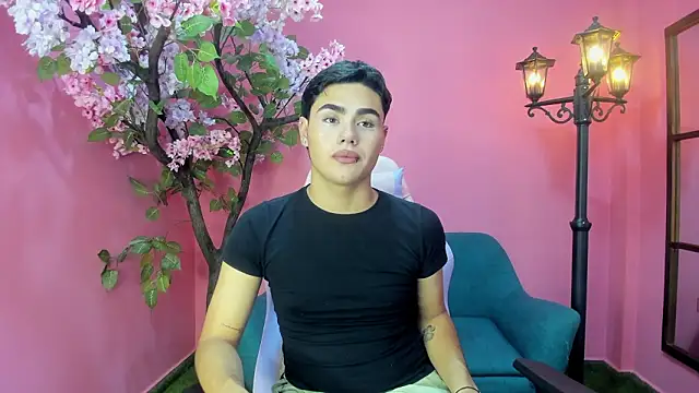 Snapshot of FemNoa chatting on February 8, 2:20 pm FemNoa online show from February 8, 2:20 pm