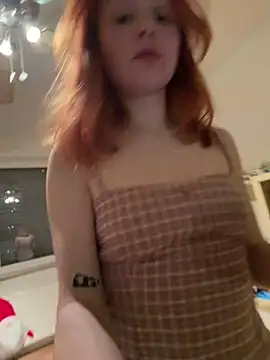 Snapshot of mad_girlygirl chatting on February 5, 7:18 pm mad girlygirl online show from February 5, 7:18 pm