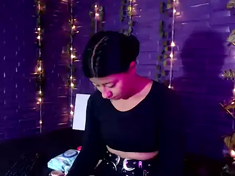 Snapshot of Vaneline2 chatting on April 21, 3:39 pm Vaneline2 online show from April 21, 3:39 pm