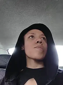 Snapshot of CharlotteKravizz chatting on February 23, 8:17 pm CharlotteKravizz online show from February 23, 8:17 pm