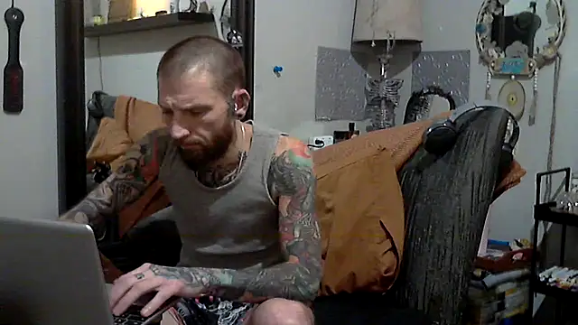 Snapshot of F_D_R_ chatting on February 23, 4:32 am F D R online show from February 23, 4:32 am