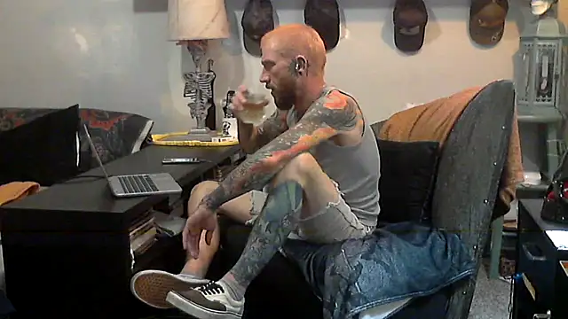 F D R  online show from March 17, 3:33 am