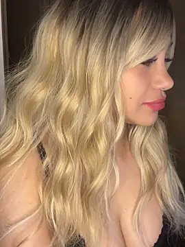 Snapshot of JulietaRous chatting on March 14, 3:45 am JulietaRous online show from March 14, 3:45 am