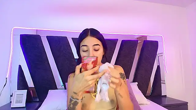 Snapshot of sophia_love__ chatting on February 11, 1:38 pm sophia love online show from February 11, 1:38 pm