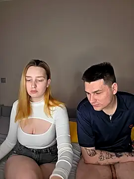 Snapshot of ToxyFoxyy chatting on February 5, 2:00 pm ToxyFoxyy online show from February 5, 2:00 pm