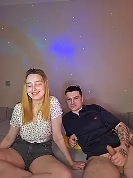 Snapshot of ToxyFoxyy chatting on February 9, 1:37 pm ToxyFoxyy online show from February 9, 1:37 pm