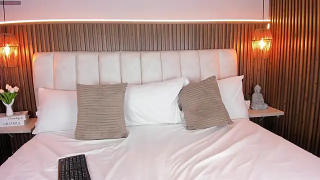 Snapshot of LisaLain chatting on March 2, 12:12 pm LisaLain online show from March 2, 12:12 pm