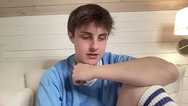 Snapshot of NoahhSkye chatting on February 15, 1:02 am NoahhSkye online show from February 15, 1:02 am