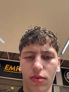 ARON LUXX online show from March 4, 2:56 pm