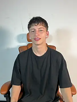 ARON LUXX online show from March 22, 4:32 pm