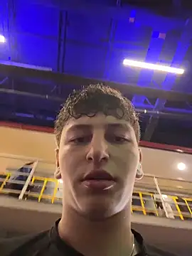 ARON LUXX online show from April 14, 10:05 pm