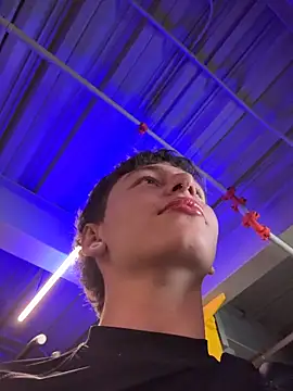 ARON LUXX online show from April 18, 5:06 pm