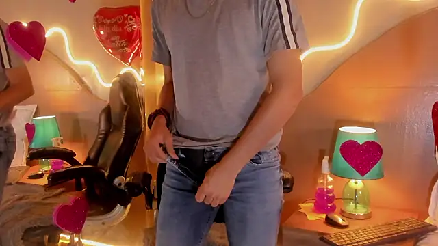 Snapshot of Christian_Foxx chatting on February 14, 1:41 pm Christian Foxx online show from February 14, 1:41 pm