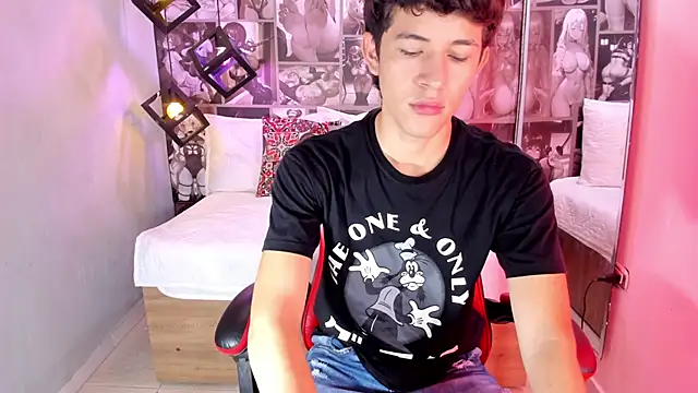 Snapshot of Christian_Foxx chatting on February 25, 1:32 pm Christian Foxx online show from February 25, 1:32 pm