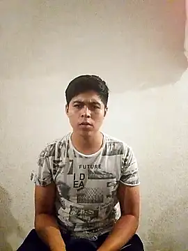 Snapshot of dark0p12 chatting on February 12, 5:46 am dark0p12 online show from February 12, 5:46 am