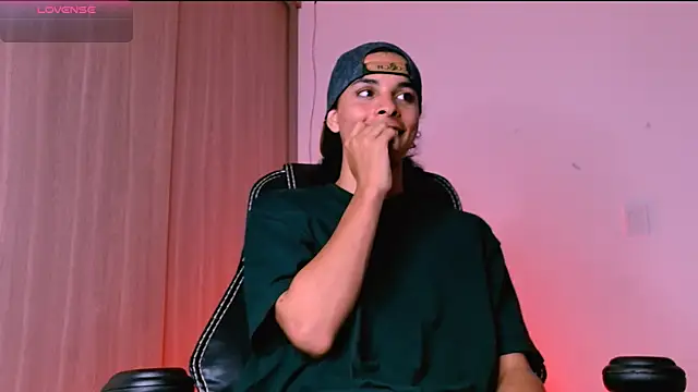 Snapshot of Dann-Winner chatting on February 25, 3:49 am Dann-Winner online show from February 25, 3:49 am