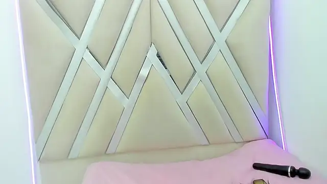 ninameduxx online show from February 28, 4:13 am