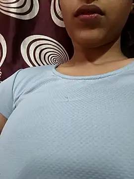 Snapshot of komalsharma99 chatting on May 7, 5:02 am komalsharma99 online show from May 7, 5:02 am