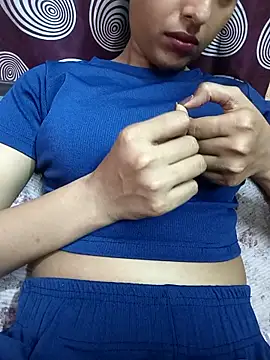 Snapshot of komalsharma99 chatting on May 9, 8:19 am komalsharma99 online show from May 9, 8:19 am