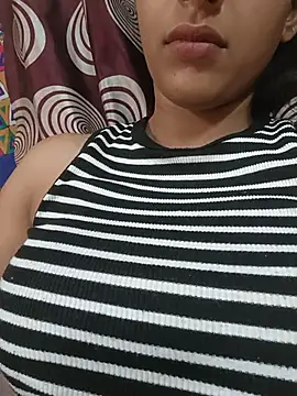 Snapshot of komalsharma99 chatting on May 17, 5:16 am komalsharma99 online show from May 17, 5:16 am
