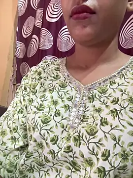 Snapshot of komalsharma99 chatting on May 22, 8:32 am komalsharma99 online show from May 22, 8:32 am
