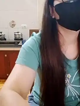 Snapshot of LiilyZi chatting on April 21, 7:28 pm LiilyZi online show from April 21, 7:28 pm