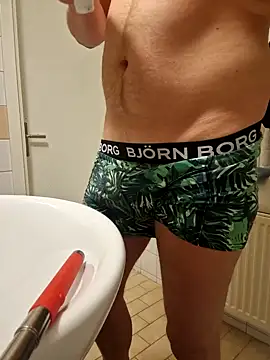 Snapshot of Tommyzzzzzz chatting on February 26, 5:06 am Tommyzzzzzz online show from February 26, 5:06 am