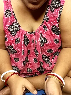 R Queen online show from June 27, 5:45 am