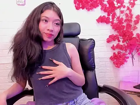 Snapshot of LaurynShell chatting on February 13, 5:47 am LaurynShell online show from February 13, 5:47 am