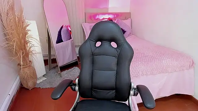 Snapshot of Nahemot_sadish chatting on March 1, 12:12 am Nahemot sadish online show from March 1, 12:12 am