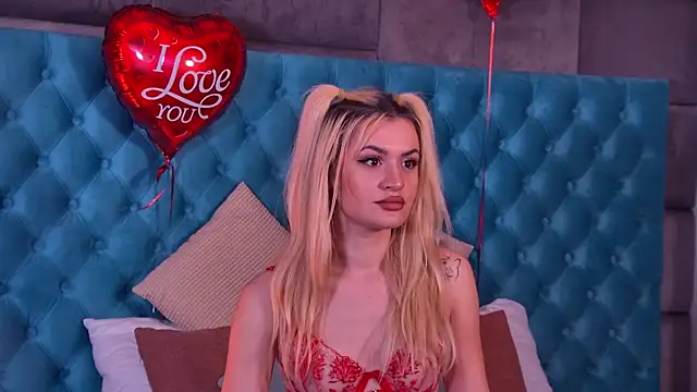 Snapshot of NayaBliss chatting on February 13, 3:08 pm NayaBliss online show from February 13, 3:08 pm