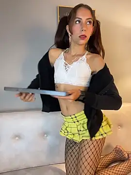 Snapshot of BonniePink_ chatting on February 24, 10:46 am BonniePink online show from February 24, 10:46 am