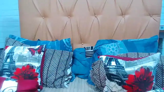 Snapshot of Ladyxx21 chatting on February 23, 5:32 pm Ladyxx21 online show from February 23, 5:32 pm