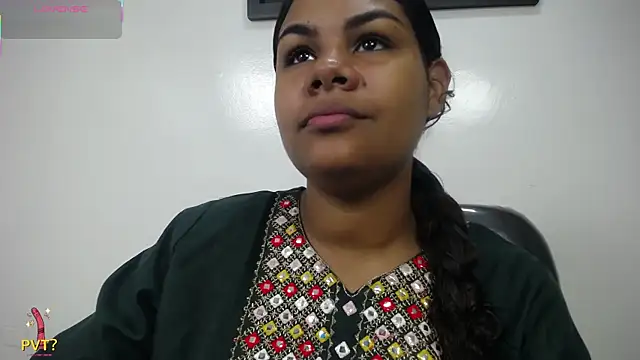 yaazhinii online show from May 25, 11:49 am