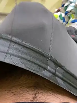 Snapshot of adiiiroccc chatting on February 12, 8:31 am adiiiroccc online show from February 12, 8:31 am