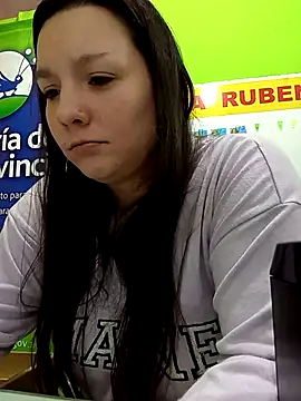 Snapshot of Beesametoda chatting on April 23, 6:43 pm Beesametoda online show from April 23, 6:43 pm