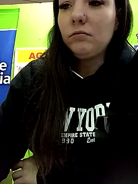 Snapshot of Beesametoda chatting on April 30, 1:28 pm Beesametoda online show from April 30, 1:28 pm
