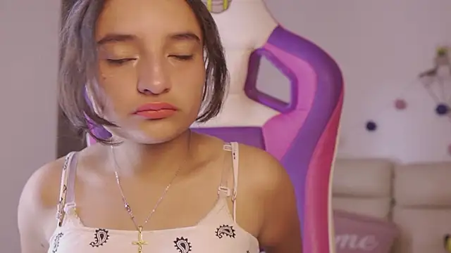 Snapshot of _emily_jonexs chatting on February 12, 8:59 pm emily jonexs online show from February 12, 8:59 pm