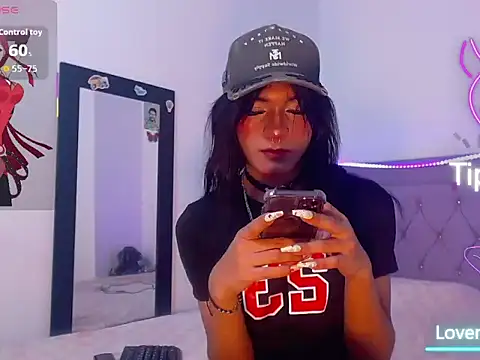 Snapshot of moonlyvelvet chatting on February 21, 6:03 am moonlyvelvet online show from February 21, 6:03 am